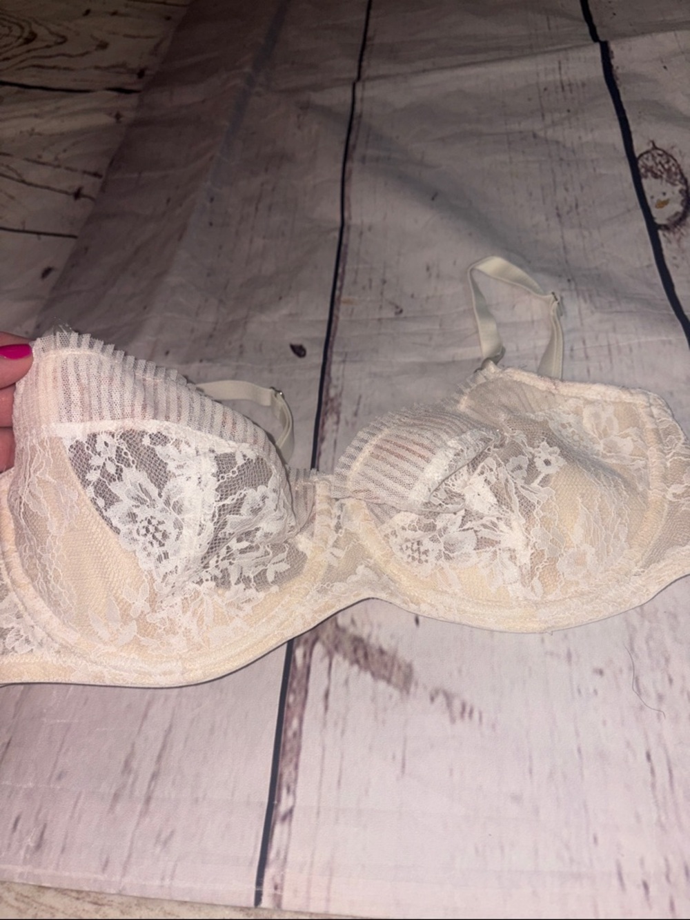 Victoria’s Secret dream angels Lace Underwire Bra in Ivory gold shimmer